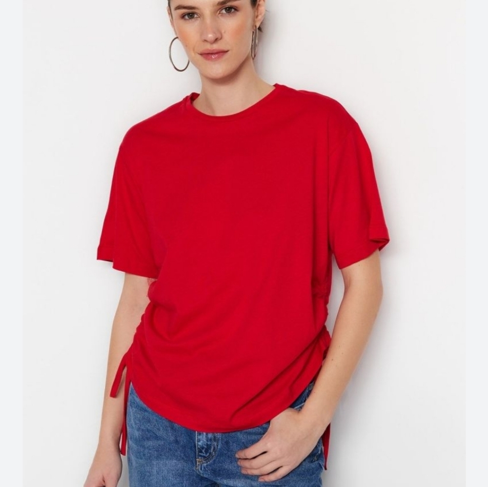 Reitmans red side tie t shirt / M
